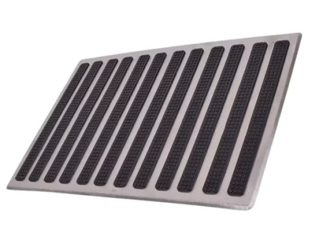 Covoras auto universal din aluminiu pentru talpa 23.5 x 16 cm